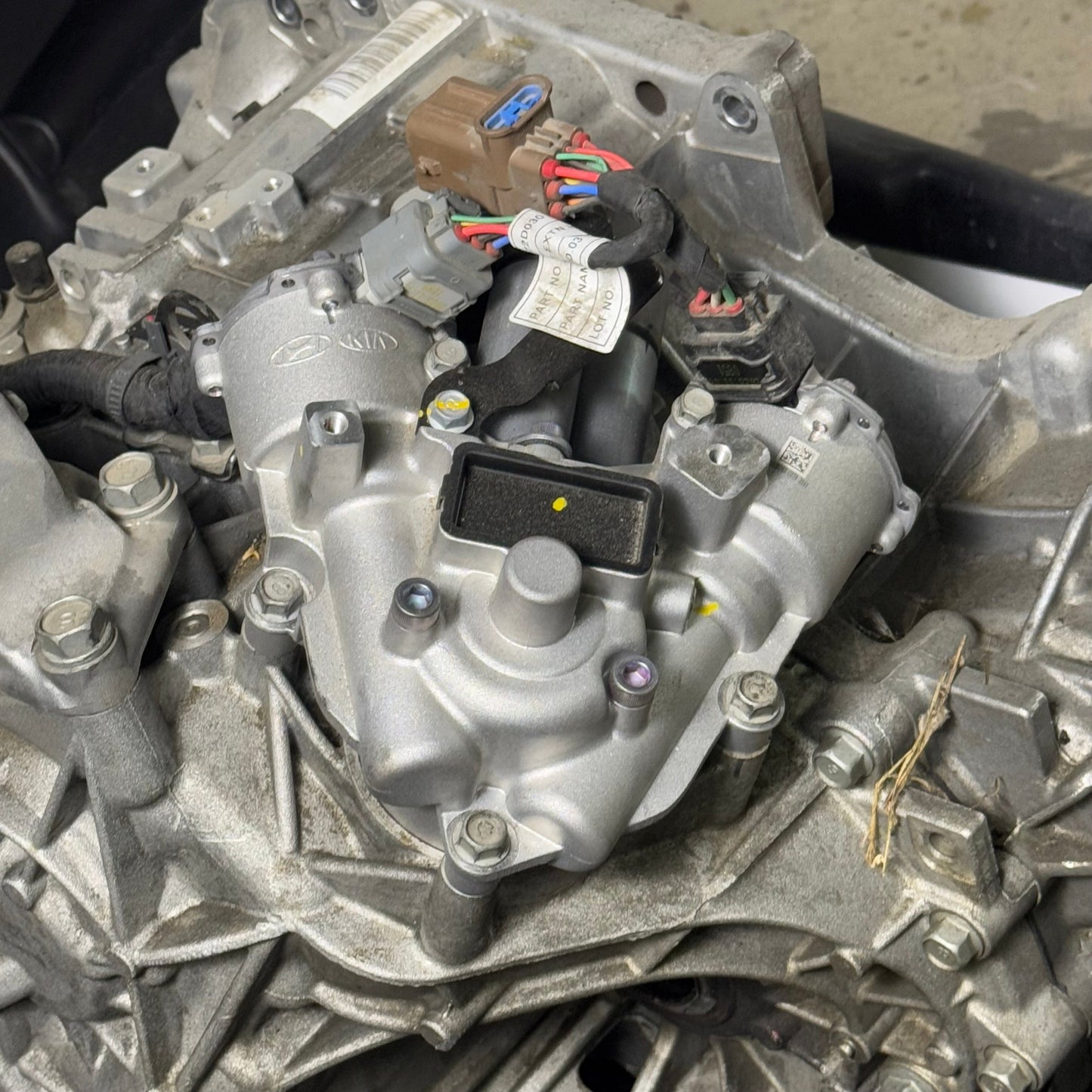 HYUNDAI Automatic Transmission Sz 21” L x 14” W x 12” H 438972D030