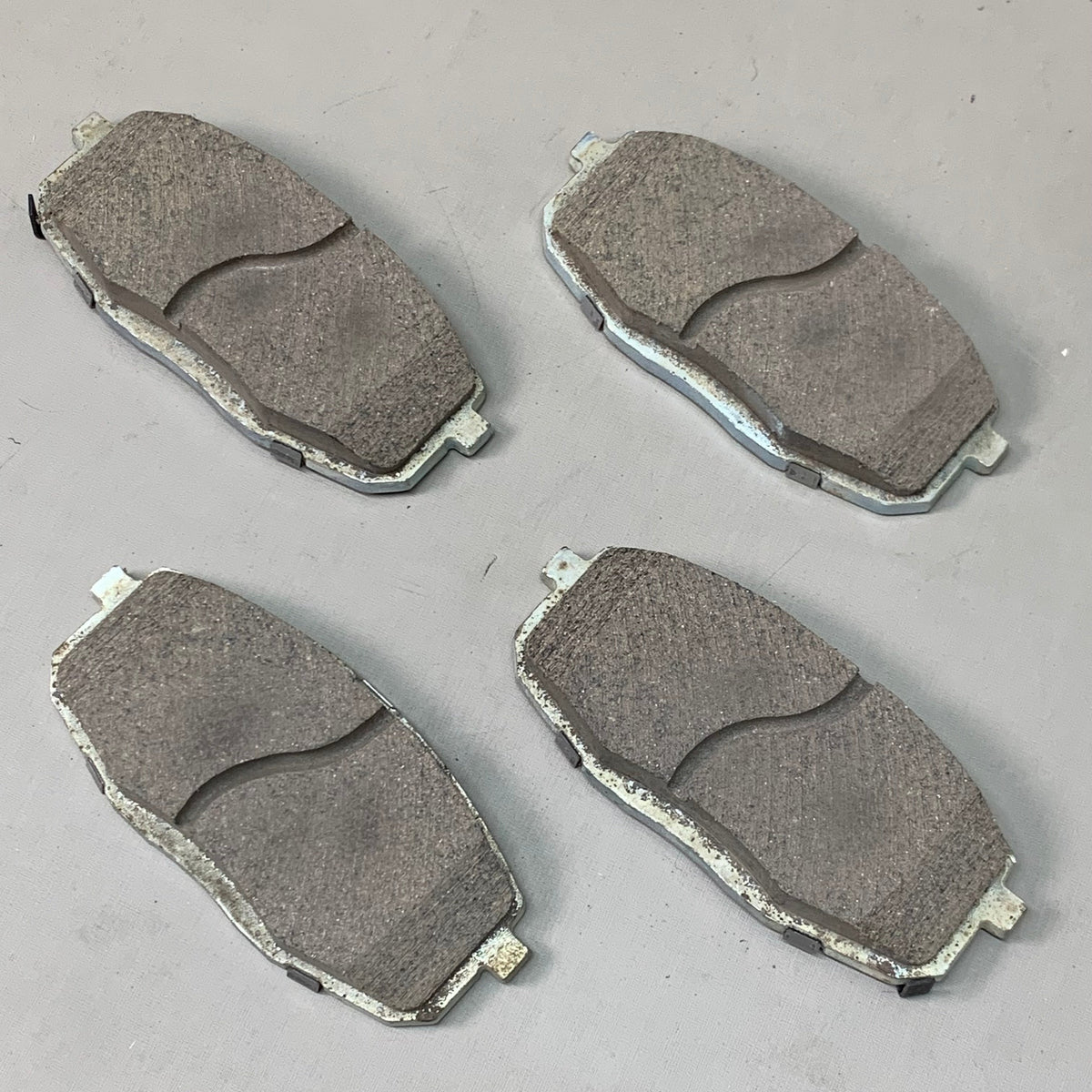 WAGNER OEx Premium Ceramic Disc Brake Pad Set 5" x 2 1/2" Grey OEX1397