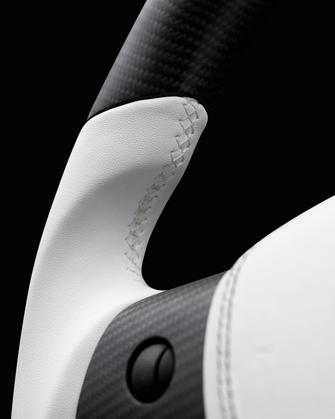 TESLA MODEL 3 / Y WHITE LEATHER FLAT BOTTOM STORMTROOPER DRY CARBON STEERING WHEEL