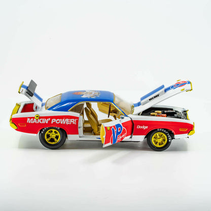 VP Racing 1970 Dodge Challenger Diecast— R/T HEMI 1:24 Scale