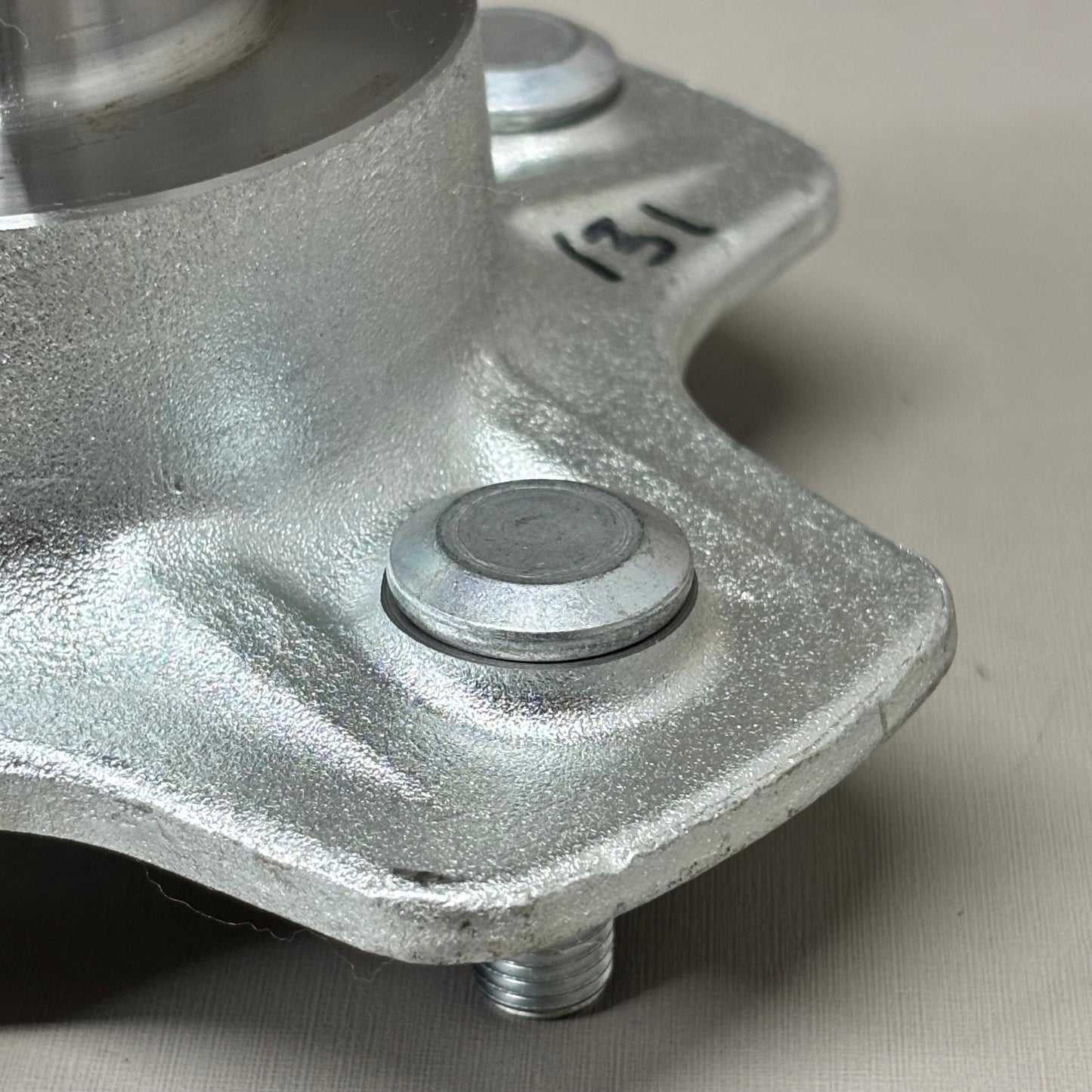HONDA Hub Rear Right FOURTRAX FOREMAN 4X4 RANCHER OEM 42610-HR3-A20