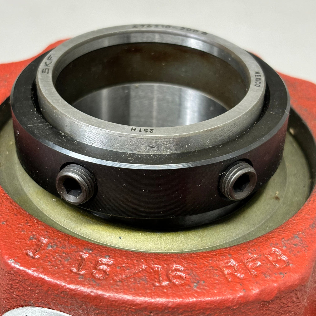 ROYERSFORD R2000 Spherical Bearing 2 Square Flange Expansion Red 40-05-E200