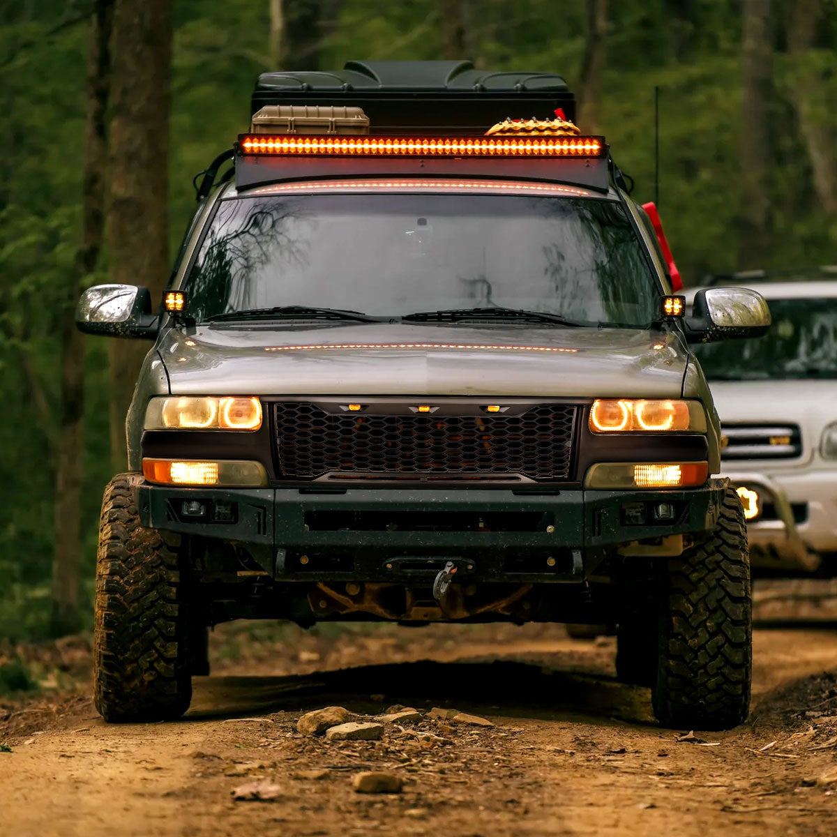 1999-2002 Chevrolet Silverado 1500/2000-2006 Tahoe/Suburban Matte Black Mesh Replacement Grille w/ LED Lights