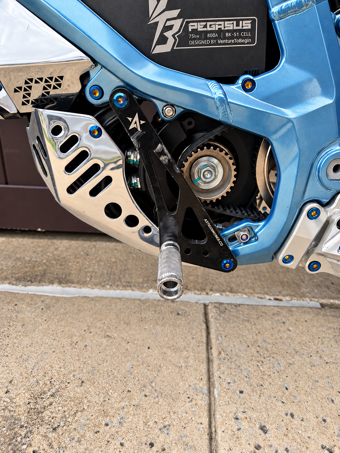 Emoto Low-Profile Shiftlock Bolts
