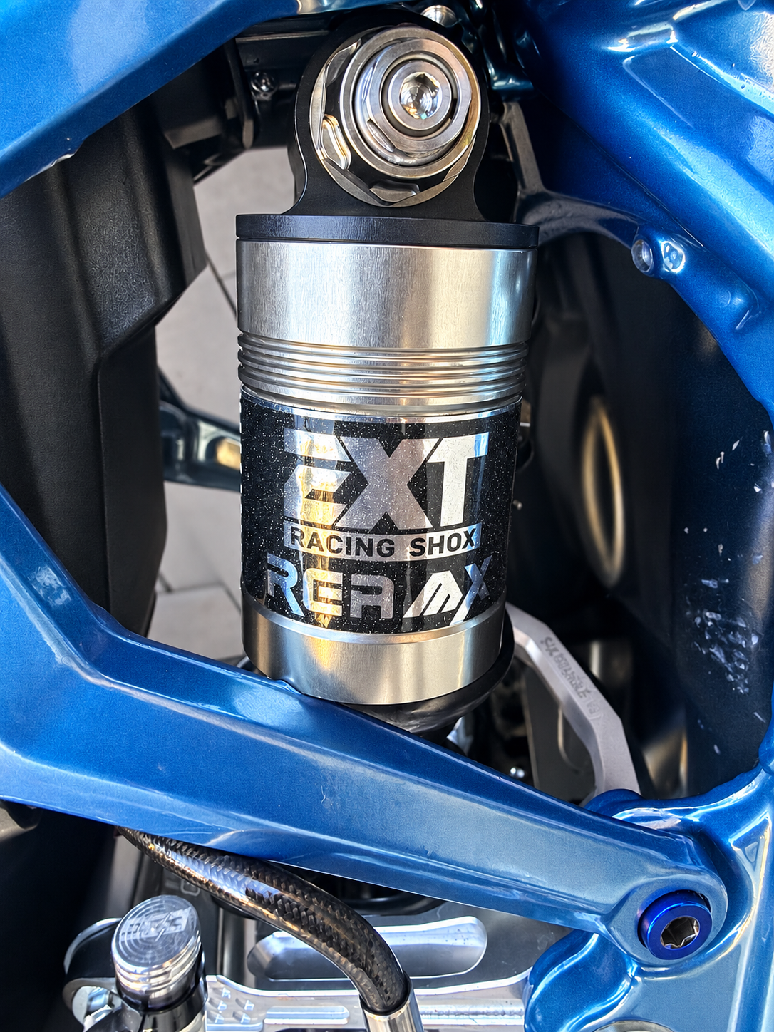 Ultra Bee Rear EXT Shock Decal