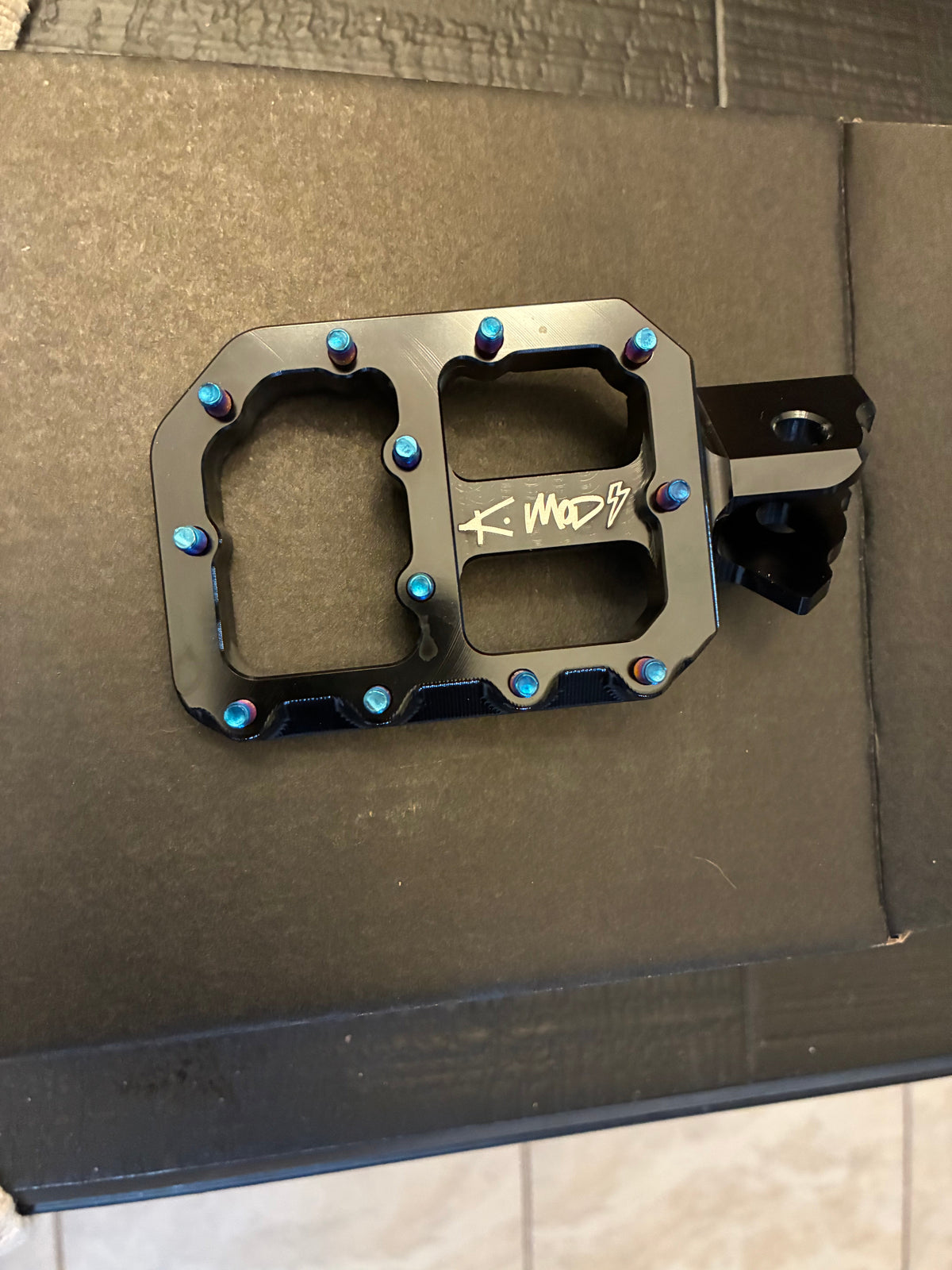Tuttio Soleil 01 Wide CNC Aluminum Foot Pegs (T-Pegs)