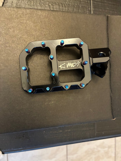 Tuttio Soleil 01 Wide CNC Aluminum Foot Pegs (T-Pegs)