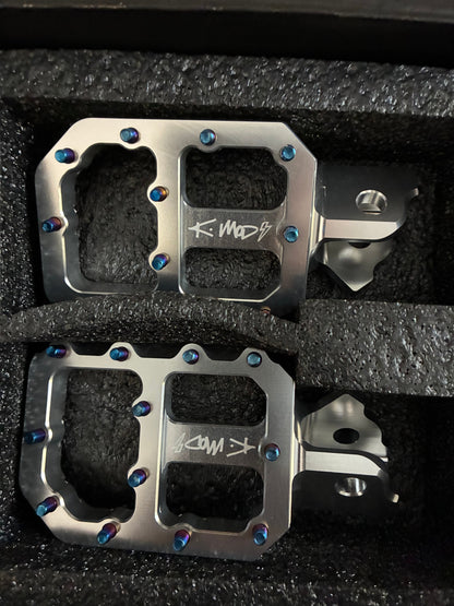 Tuttio Soleil 01 Wide CNC Aluminum Foot Pegs (T-Pegs)