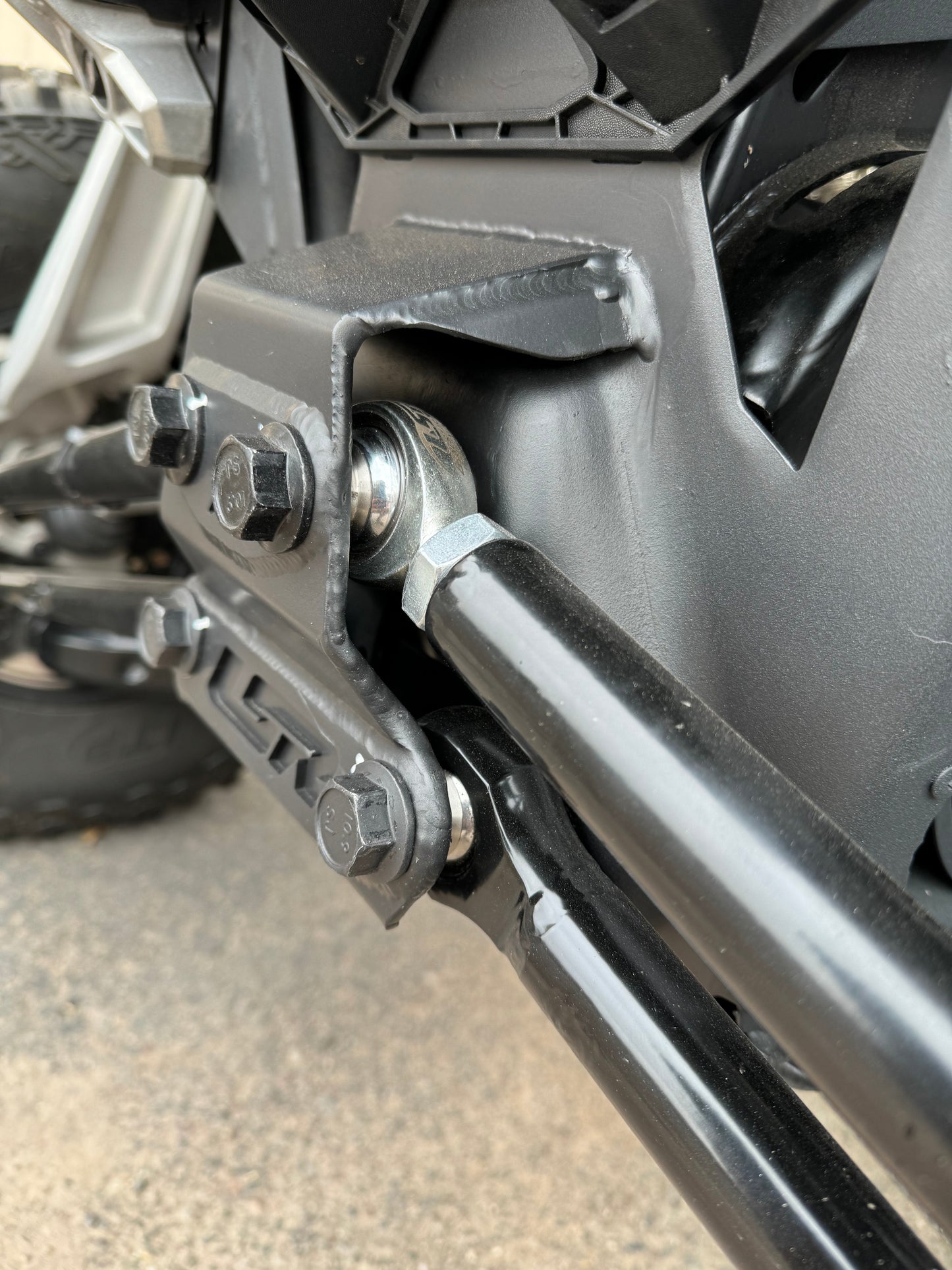 CAN AM MAVERICK R RADIUS ROD KIT