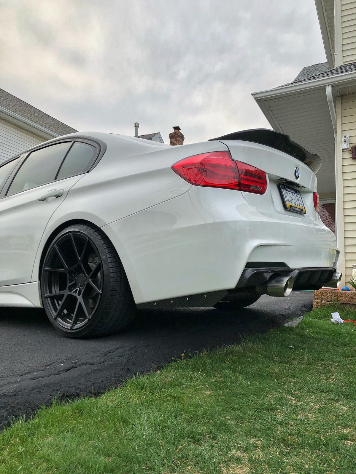BMW Carbon Fiber Rear Bumper Splitter Extensions Gloss Wet (Rivets)