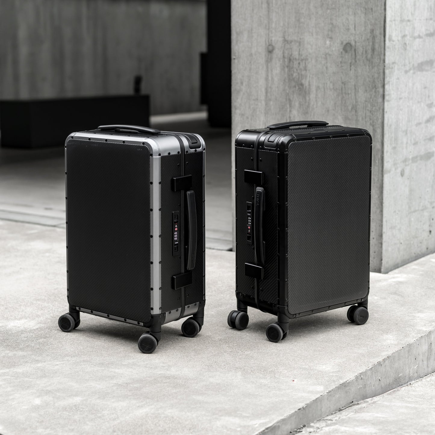 Carbon S 2.0 Carbon Fiber Suitcase Gunmetal