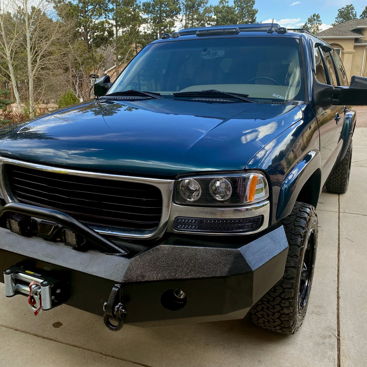 1999-2007 GMC Sierra/Yukon/Yukon XL Bumper Lights w/ Sequential Turn Signal Lights (Glossy Black Housing/Smoked Lens)
