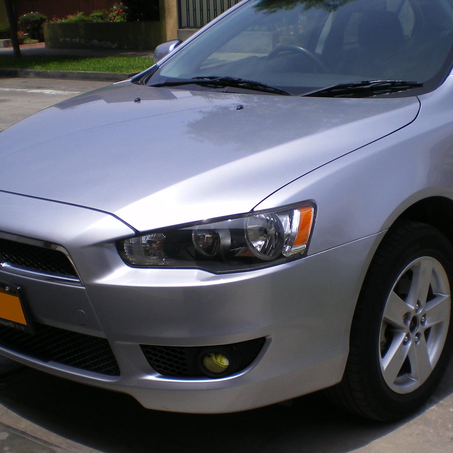 2008-2012 Mitsubishi Lancer H11 Fog Lights Kit (Chrome Housing/Yellow Lens)