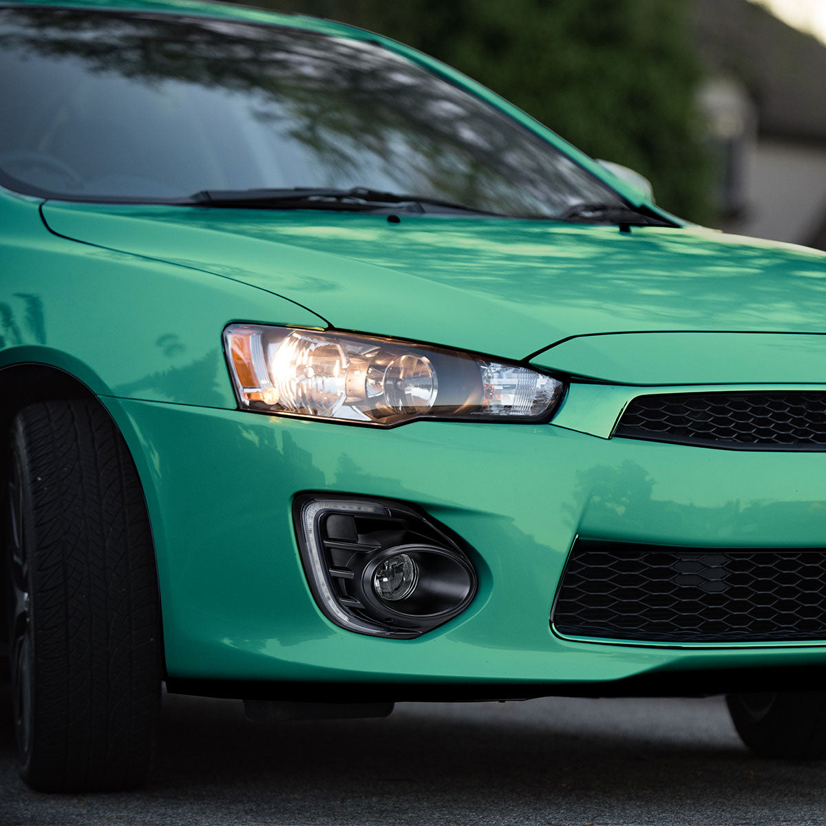 2016-2017 Mitsubishi Lancer H16 Fog Lights Kit w/ Integrated LED Light Strip & Turn Signal Lights (Chrome Housing/Clear Lens)