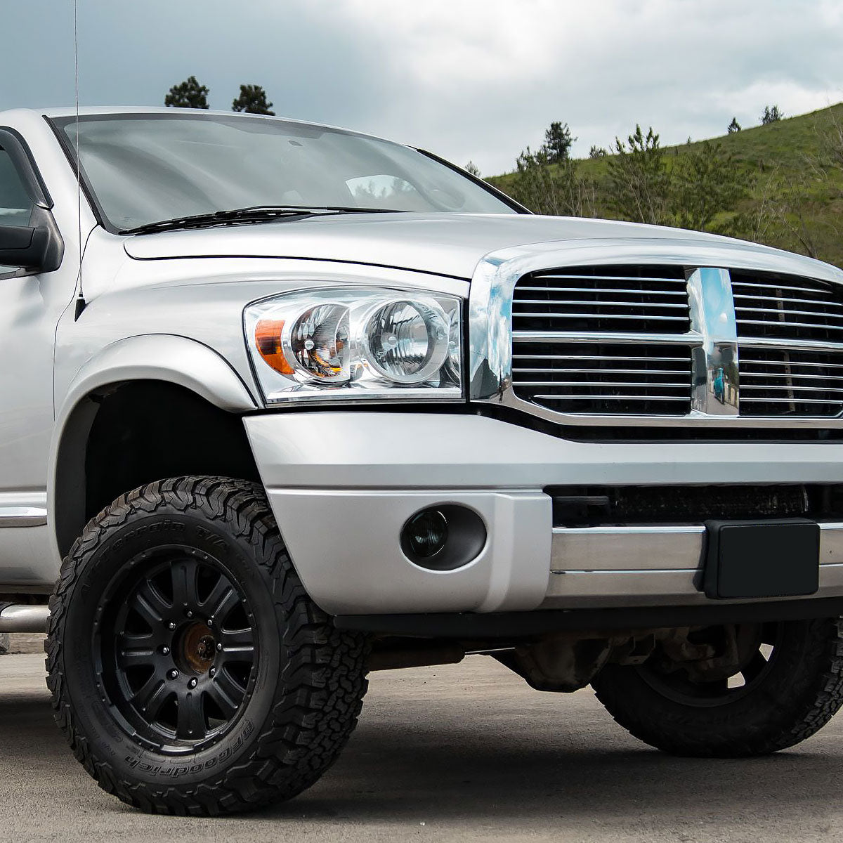 2002-2009 Dodge RAM 1500/2500/3500 9006 Fog Lights (Chrome Housing/Smoked Lens)