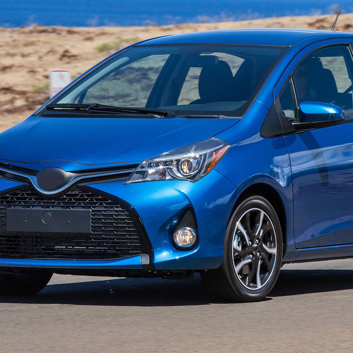 2015-2017 Toyota Yaris 2/4DR H11 Fog Lights Kit w/ Switch & Wiring Harness (Chrome Housing/Clear Lens)