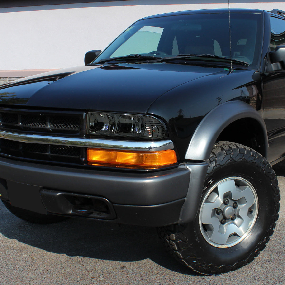 1998-2004 Chevrolet S10/Blazer Factory Style Headlights (Chrome Housing/Smoked Lens)