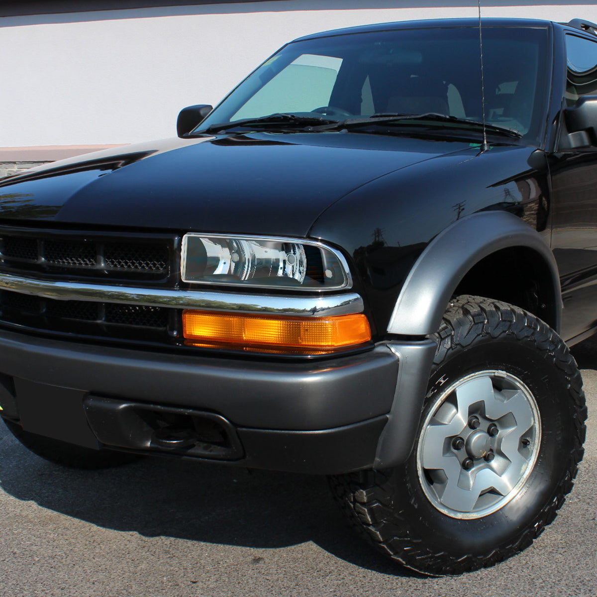 1998-2004 Chevrolet S10/Blazer Factory Style Headlights (Matte Black Housing/Clear Lens)