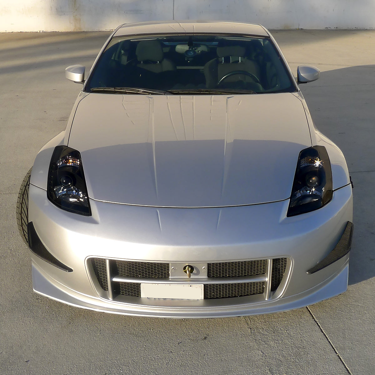 2003-2005 Nissan 350Z Projector Headlights w/ SMD LED Light Strip (Glossy Black Housing/Smoked Lens)