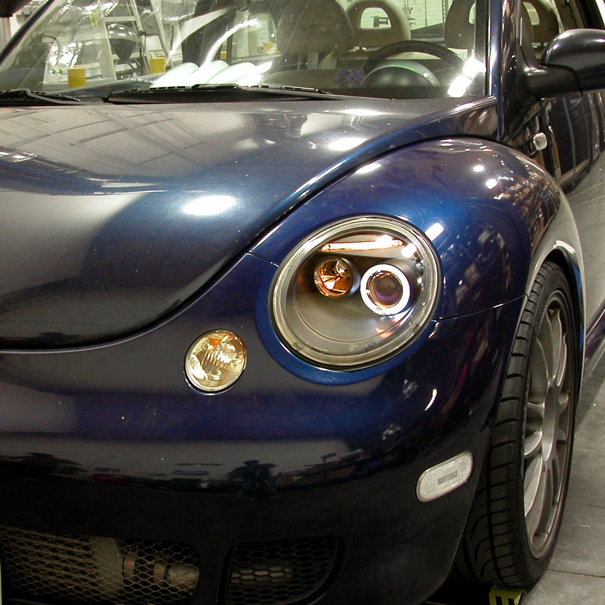1998-2005 Volkswagen Beetle Halo Projector Headlights (Matte Black Housing/Clear Lens)