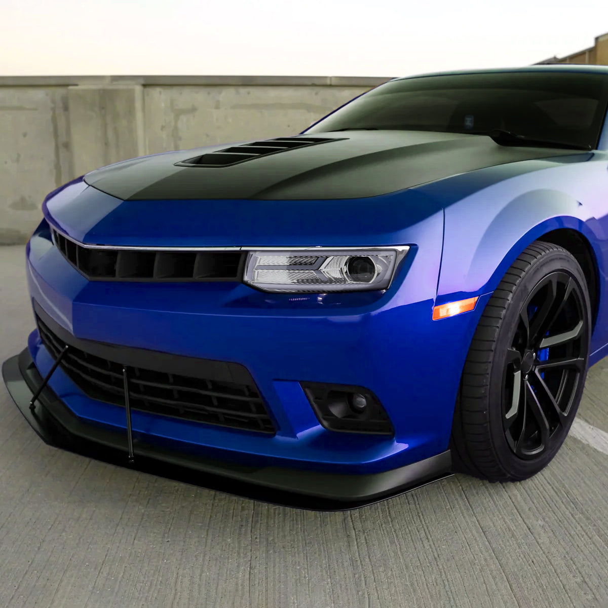 2014-2015 Chevrolet Camaro LED Strip Projector Headlights w/ Sequential Turn Signal Lights (Chrome Housing/Clear Lens)