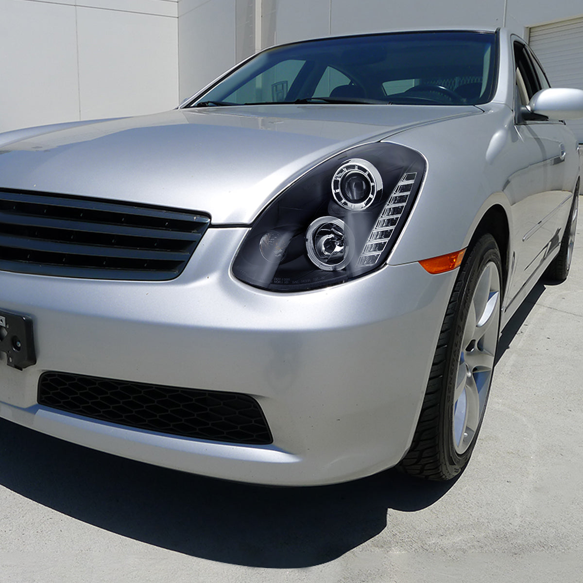 2005-2006 Infiniti G35 Sedan Halo Projector Headlights w/ SMD LED Light Strip (Matte Black Housing/Clear Lens)