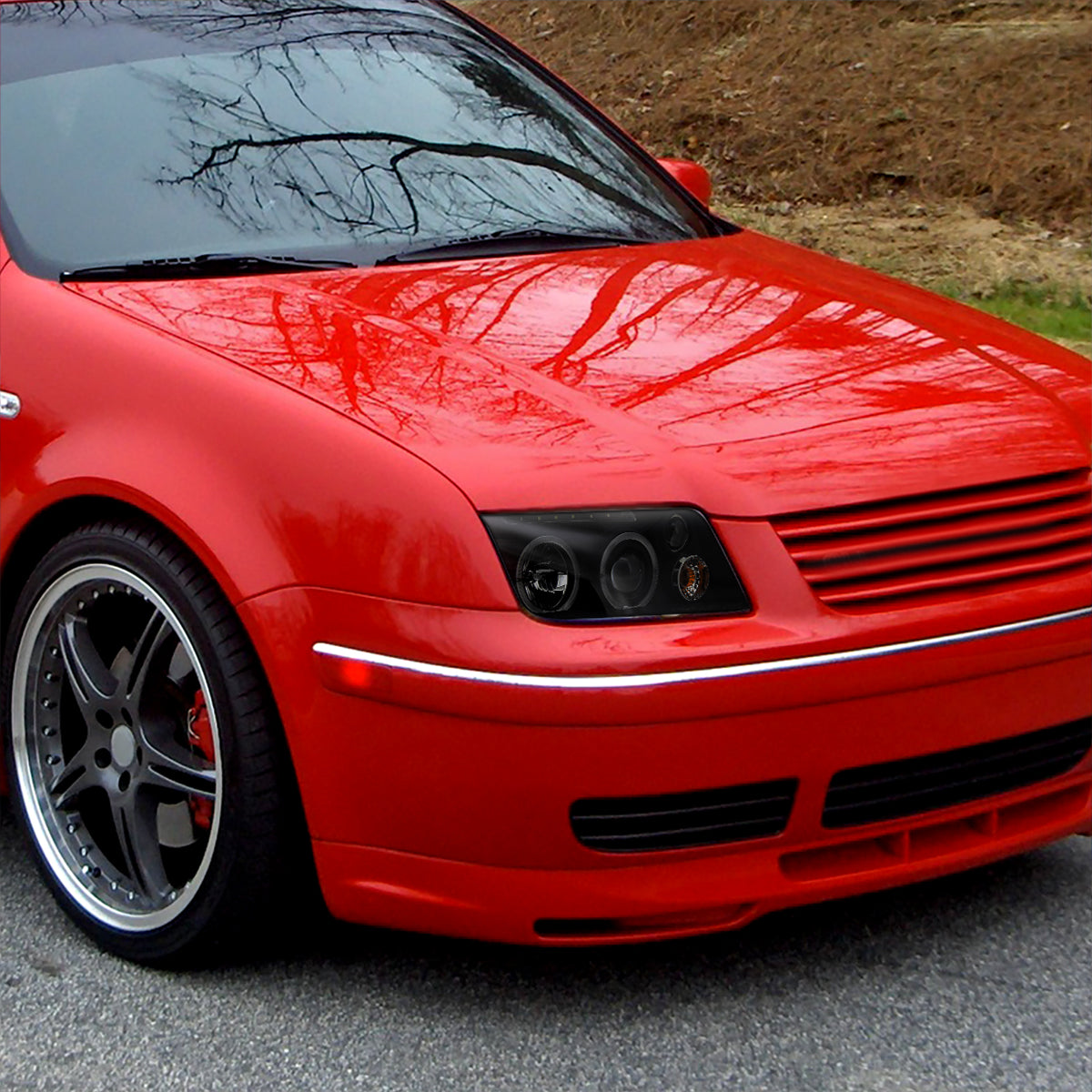 1999-2005 Volkswagen Jetta/Bora Mk4 Dual Halo Projector Headlights w/ LED Light Strip (Black Housing/Smoked Lens)