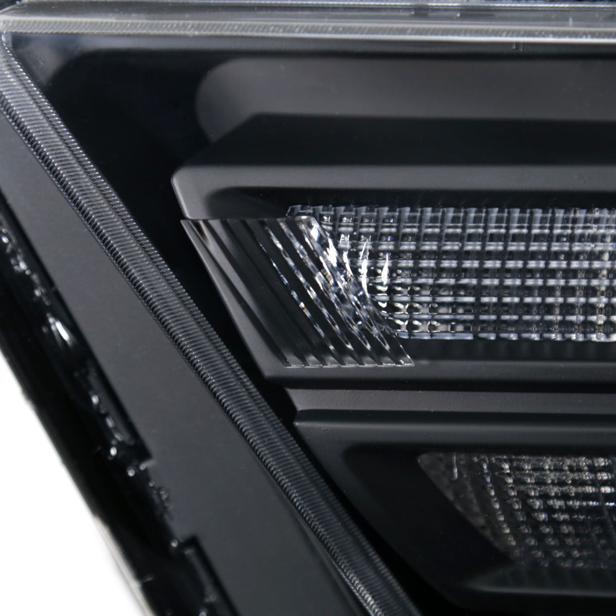 2010-2014 Ford Mustang Retrofit Style Projector Headlights (Matte Black Housing/Clear Lens)
