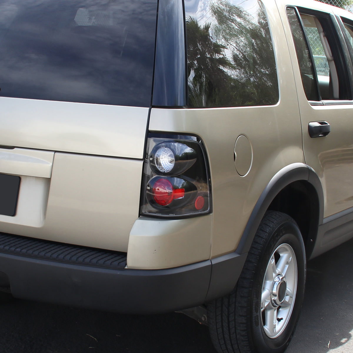 2002-2005 Ford Explorer Tail Lights (Matte Black Housing/Clear Lens)