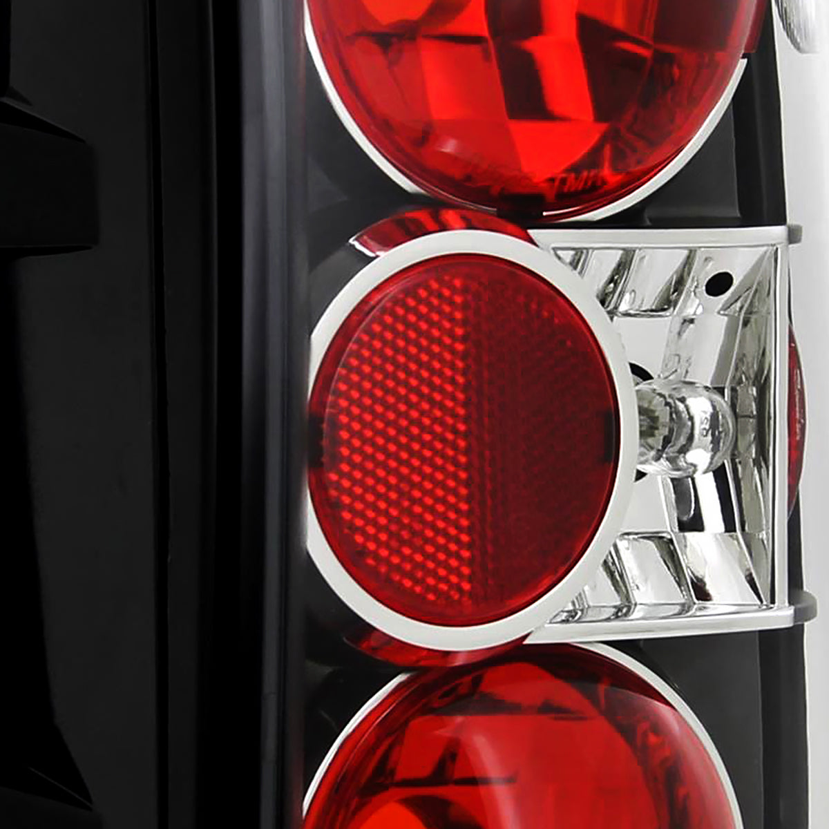1996-2004 Nissan Pathfinder/ Infiniti QX4 Tail Lights (Matte Black Housing/Clear Lens)
