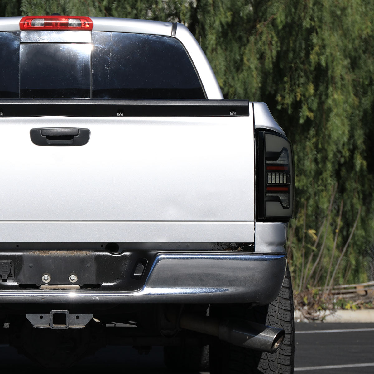 2007-2009 Dodge RAM 1500/2500/3500 White LED Bar Tail Lights (Matte Black Housing/Smoked Lens)