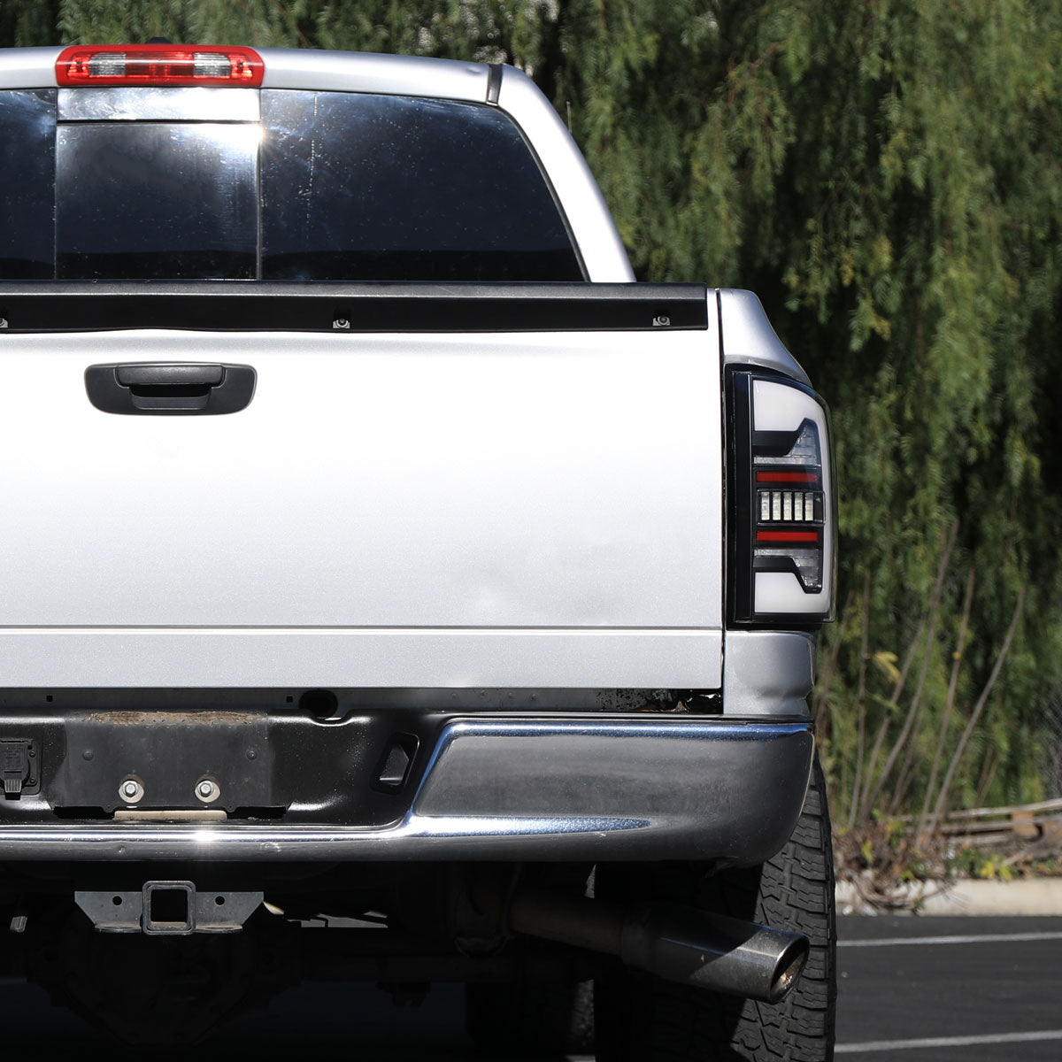2007-2009 Dodge RAM 1500/2500/3500 White LED Bar Tail Lights (Matte Black Housing/Clear Lens)