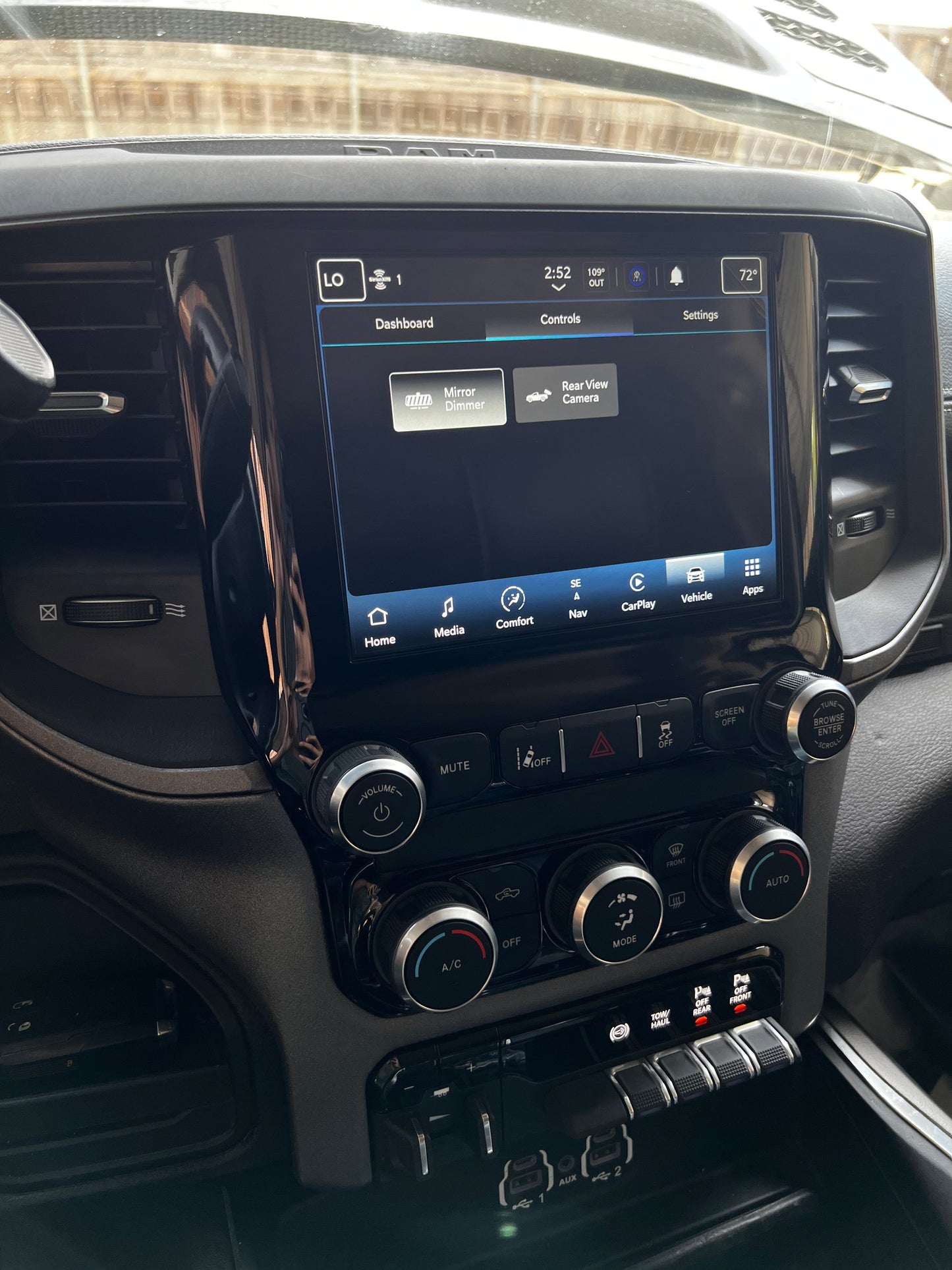 2019-2024 RAM Heavy Duty 2500/3500 UBL Uconnect 5 Upgrade kit with 8.4-inch Touchscreen including Wireless Apple CarPlay / Android Auto