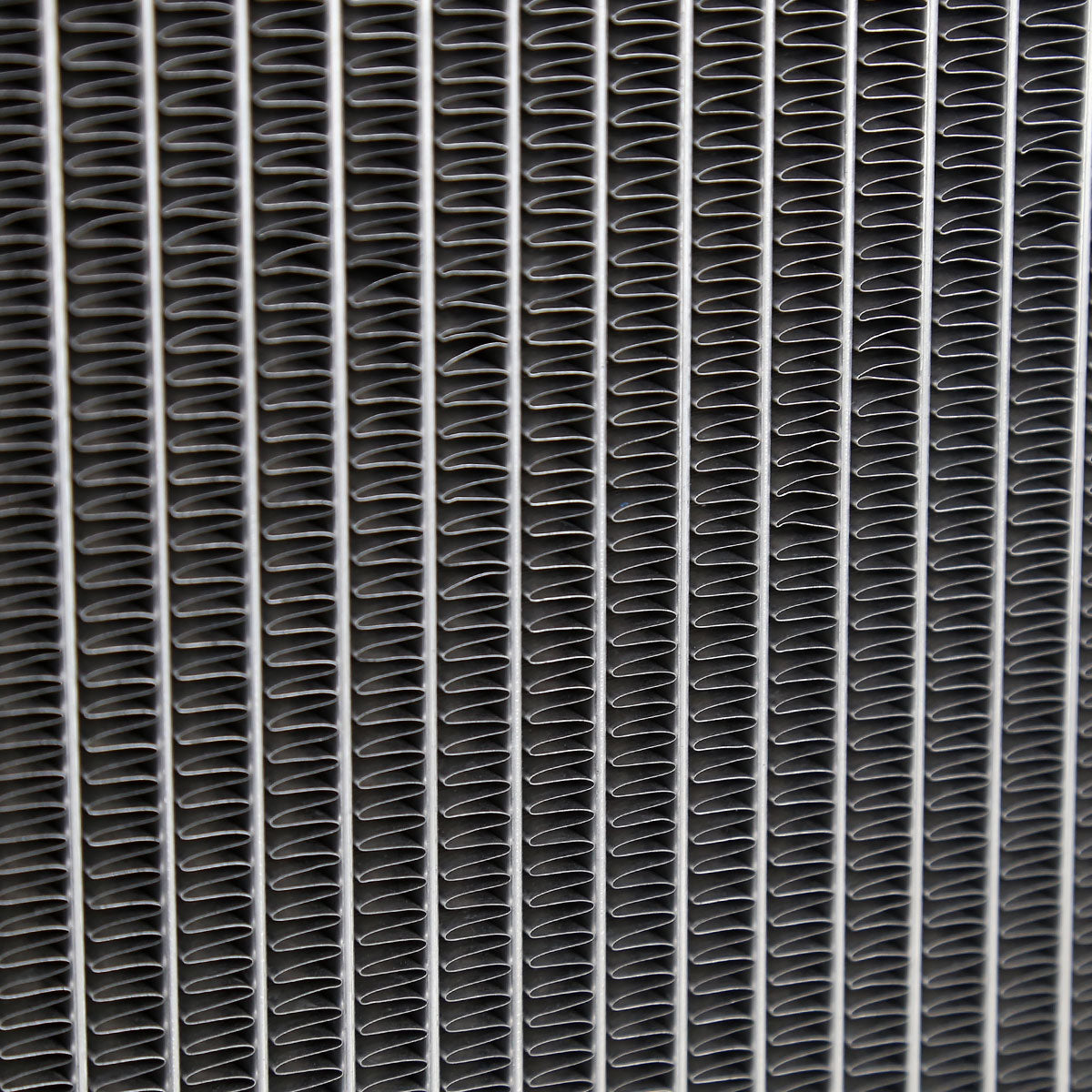 1987-2006 Jeep Wrangler TJ YJ 2.4L/4.2L 3-Row Radiator with Fan Shroud Design