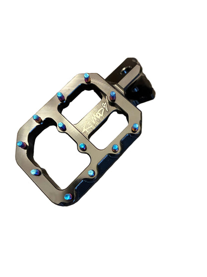 Tuttio Soleil 01 Wide CNC Aluminum Foot Pegs (T-Pegs)