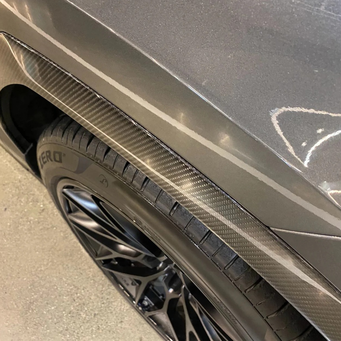 Dry Carbon Fiber Fender Flare Trim for Lamborghini Urus