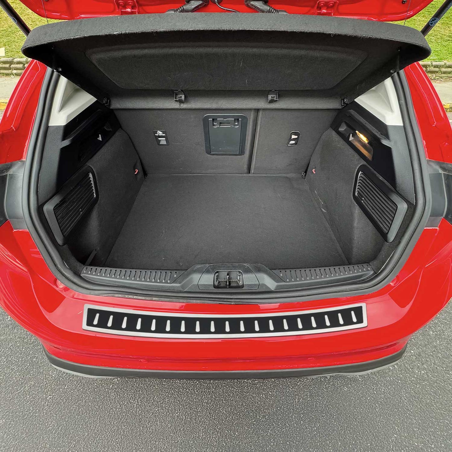 2018-2024 Ford Focus Hatchback Rear Bumper Sill Cover Guard Stainless Steel