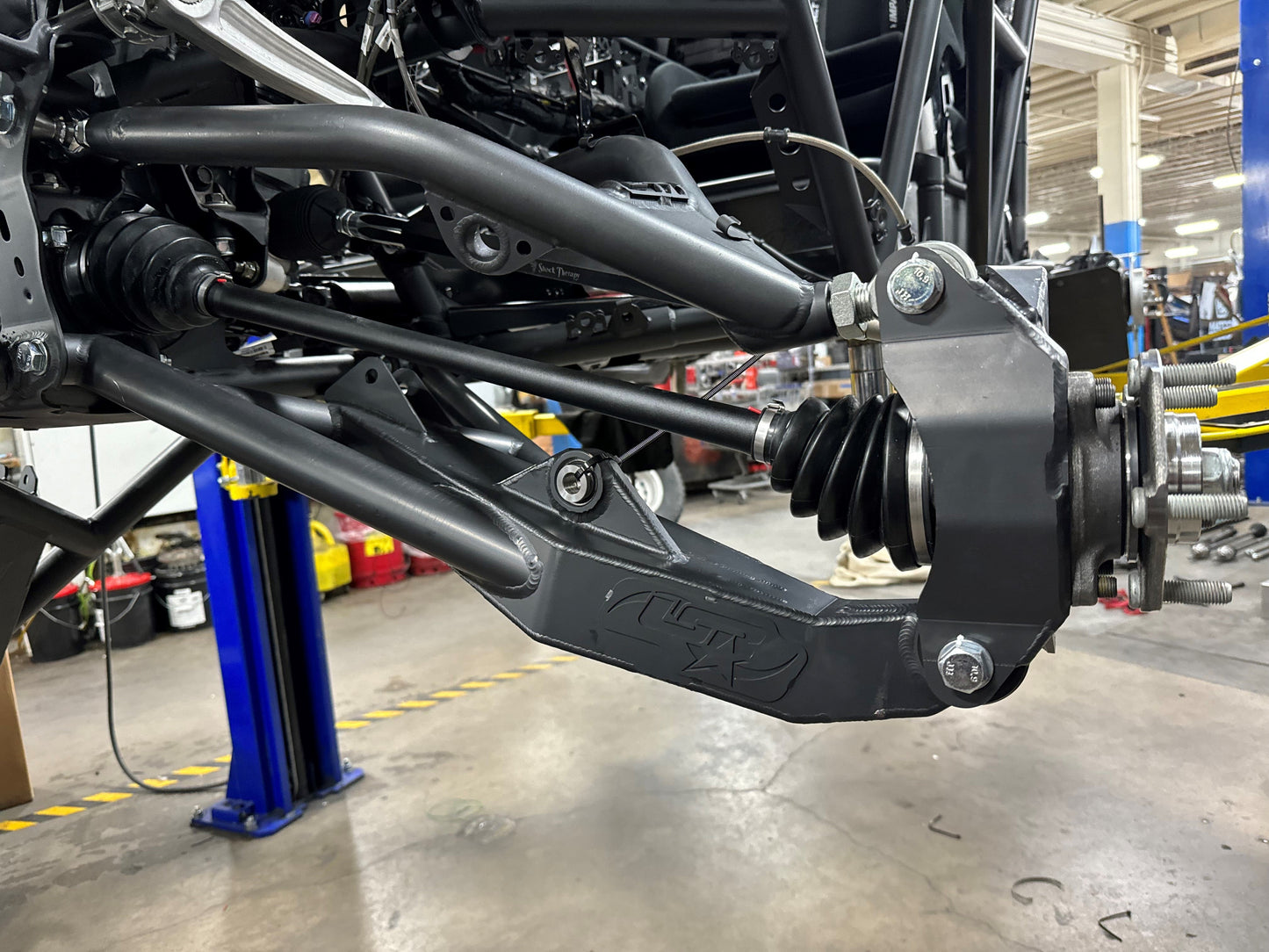PRO R/ TURBO R LOWER A-ARM AND KNUCKLE KIT
