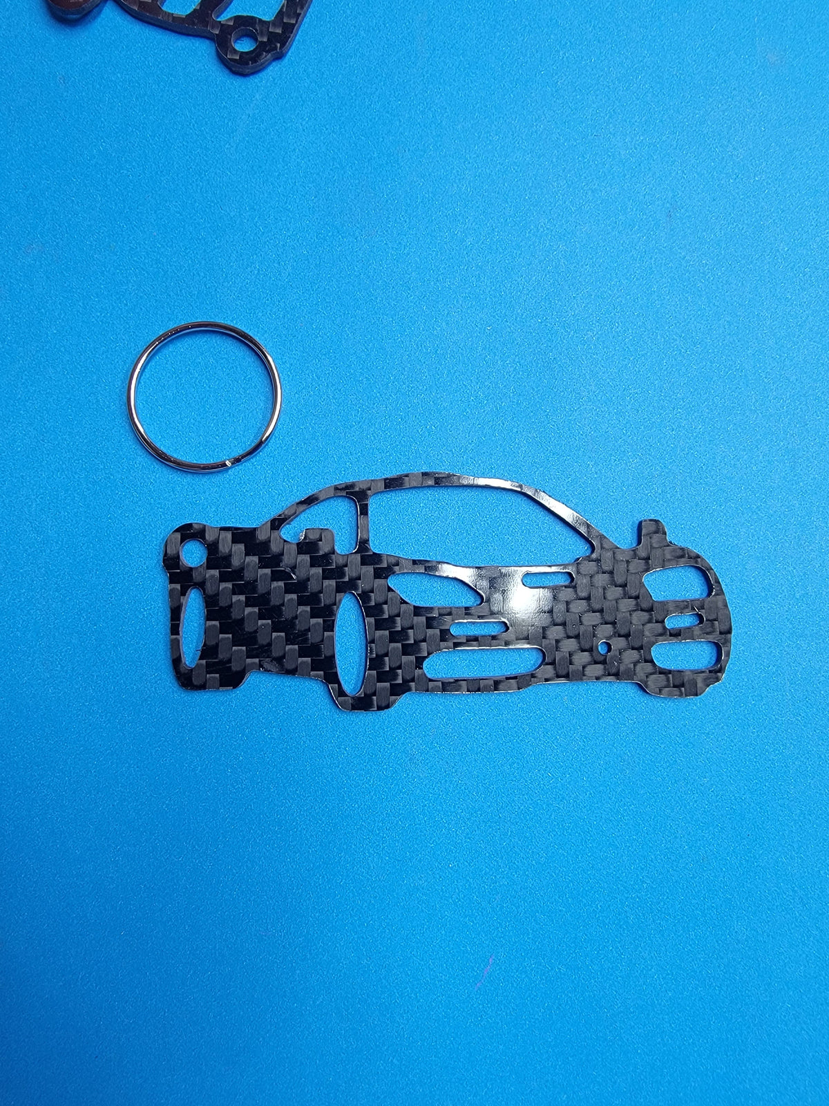 Carbon Fiber keychain for McLaren F1 (1992-1998) Inspired Keychain Lanyard 3d FRONT view Glossy Twill