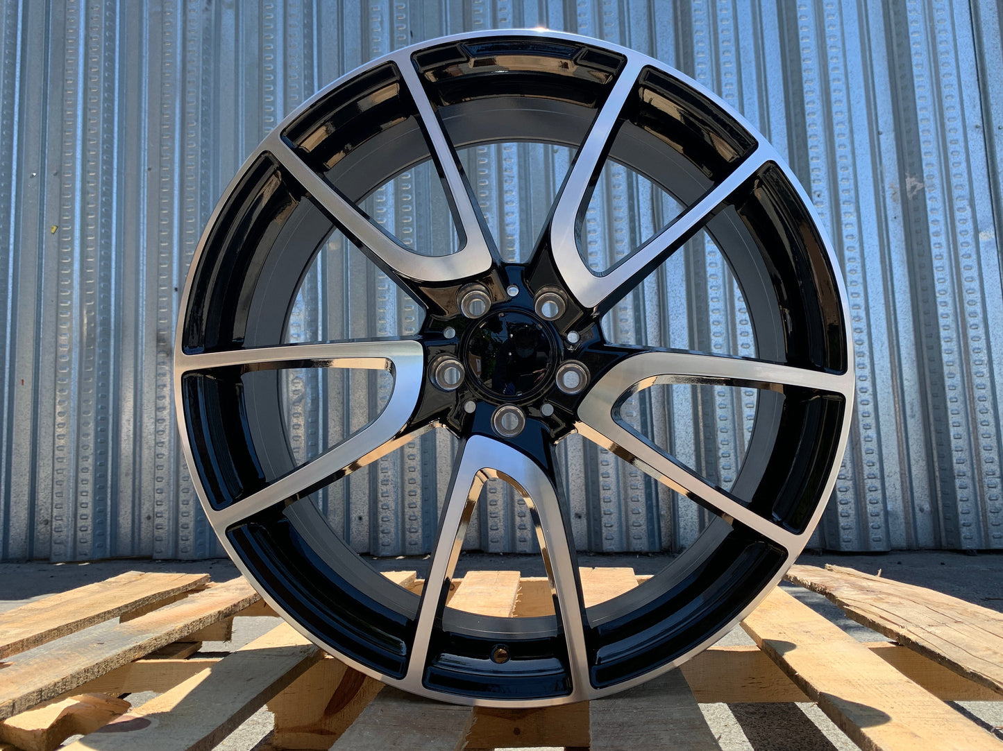 MB10 19x9.5 5x112 +38 66.6 Black Machined Face