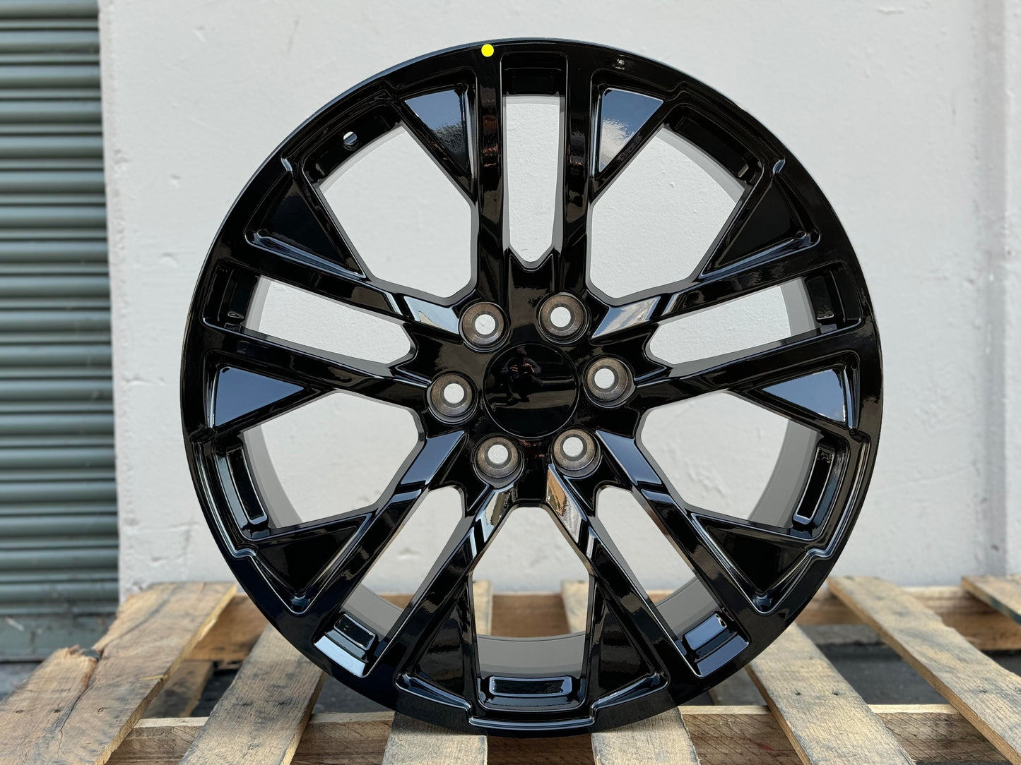 GM3 22x9 6x139.7 +24 78.1 GLOSS BLACK (FITS GMC SILVERADO TAHOE SIERRA)